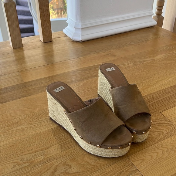 A pair of Zara shoes, camel color. - Picture 3 of 7